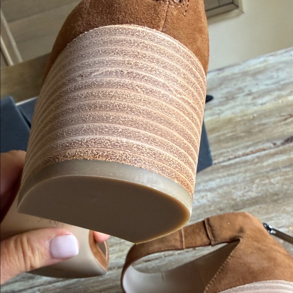 Pelle Moda Tan Suede Block Heels - Picture 12 of 16